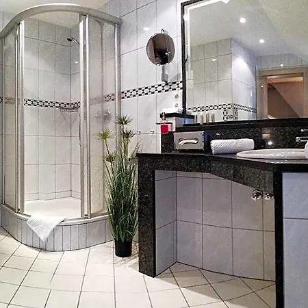 Schieferhof 3*